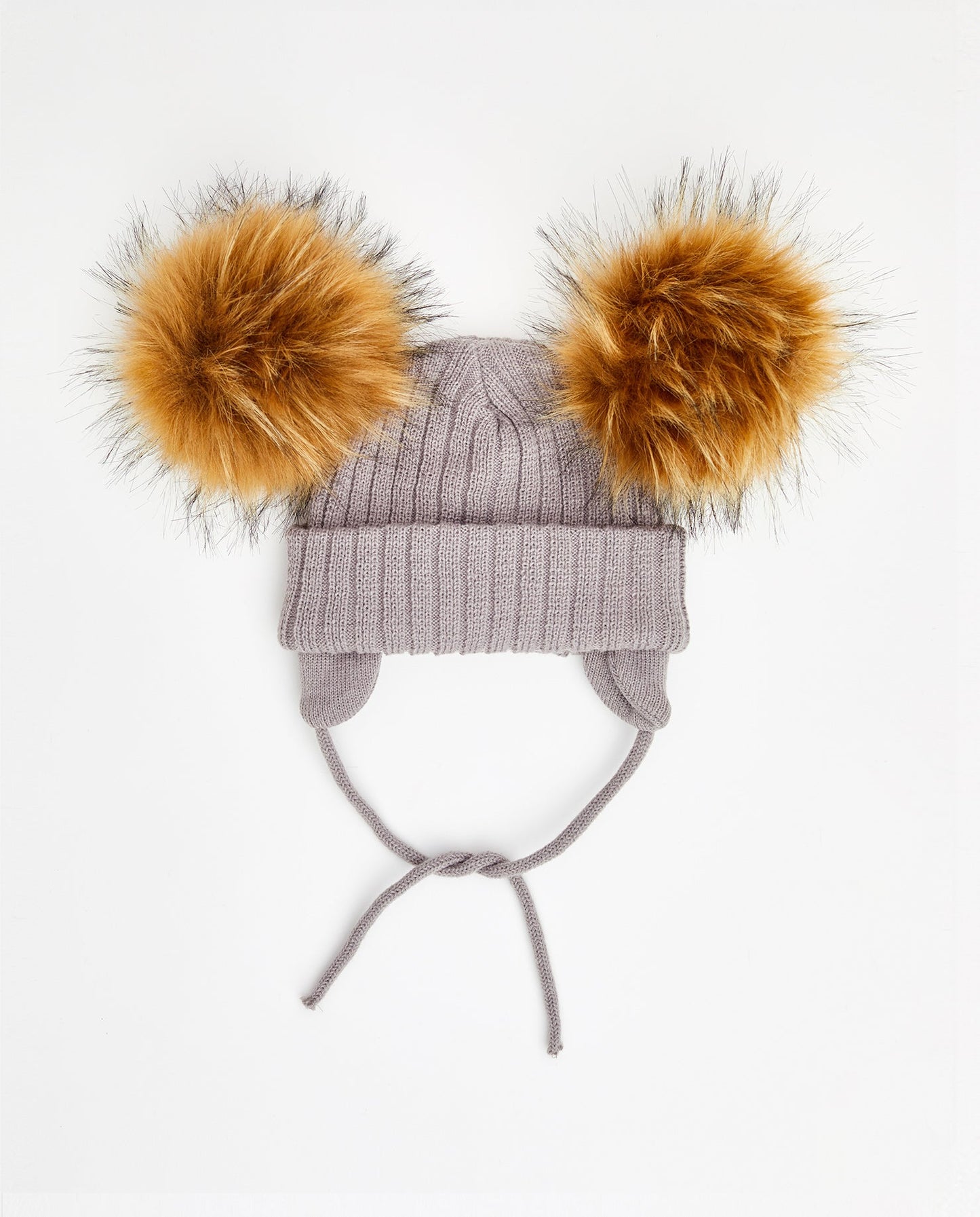 Bonnet en tricot avec ours en peluche - pompon végétalien