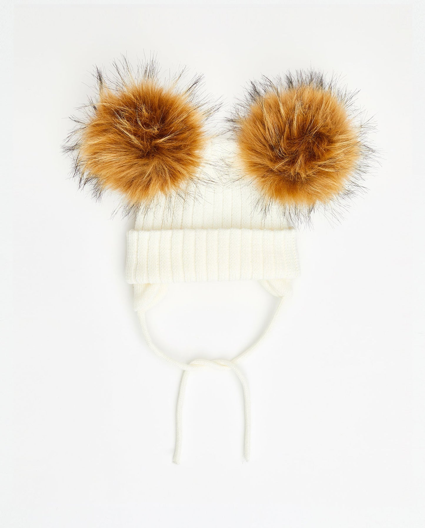 Bonnet en tricot avec ours en peluche - pompon végétalien