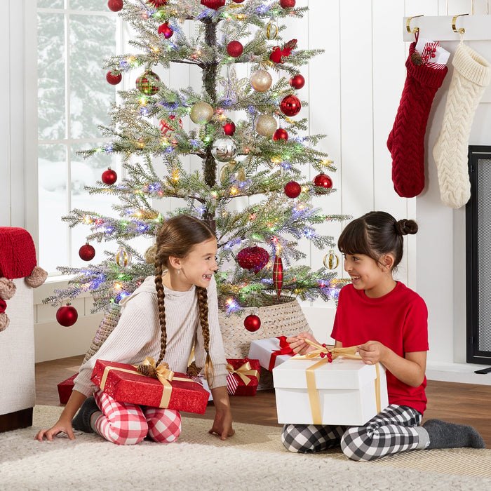 Sapin de Noël floqué clairsemé pré-éclairé avec LED 2 en 1, connexion sans fil